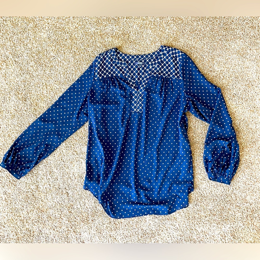 NYDJ Long Sleeved Blouse Navy With White Design Easy Wash And Wear S or M